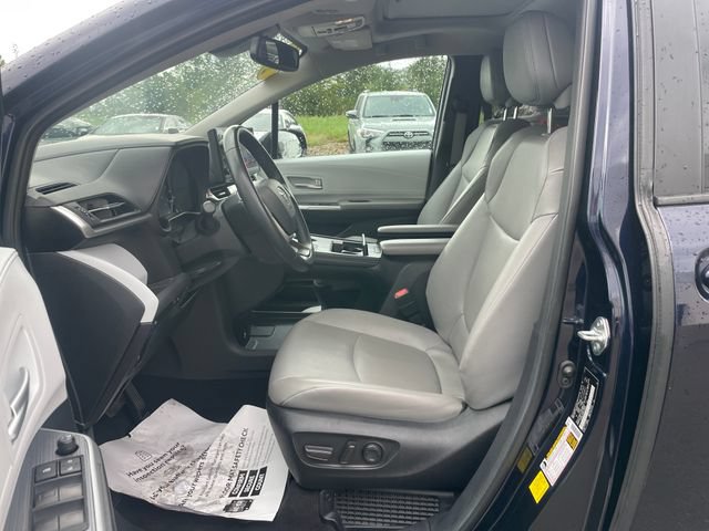 Used 2025 Toyota Sienna XLE FWD image 19