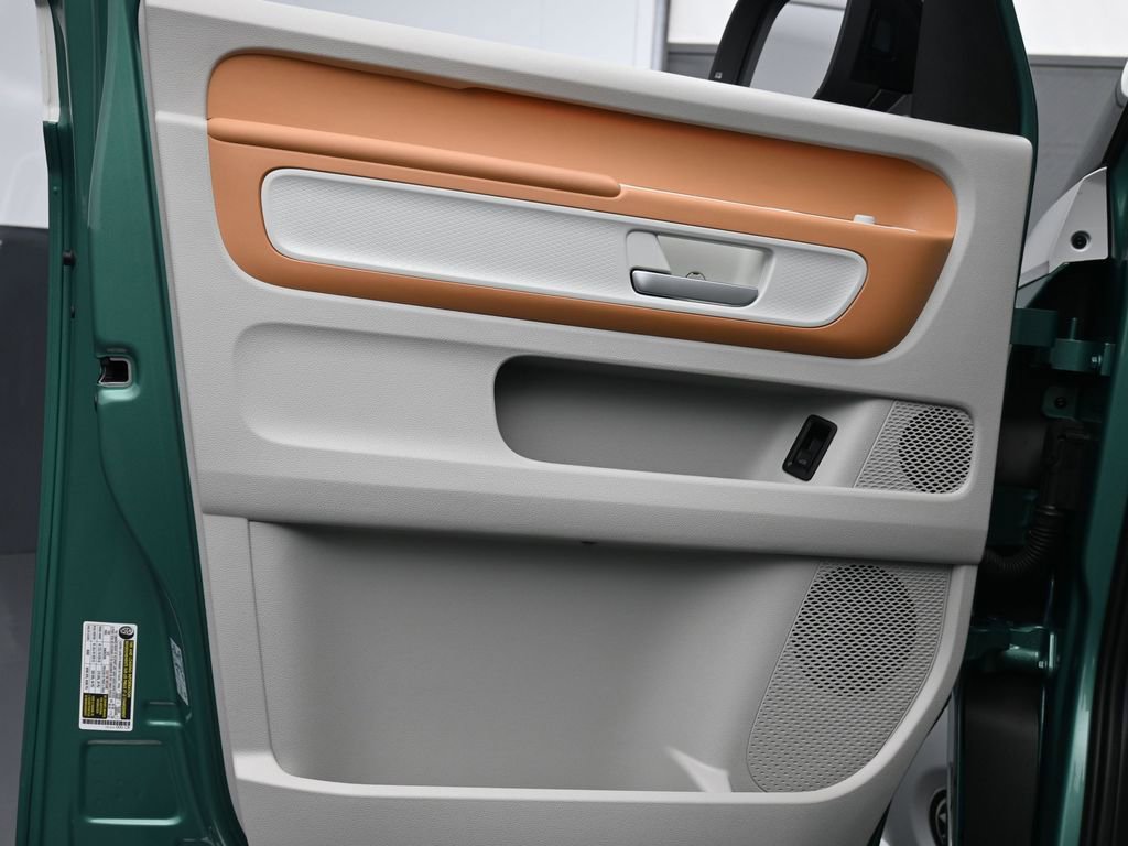 Used 2025 Volkswagen ID. Buzz 1st Edition image 9