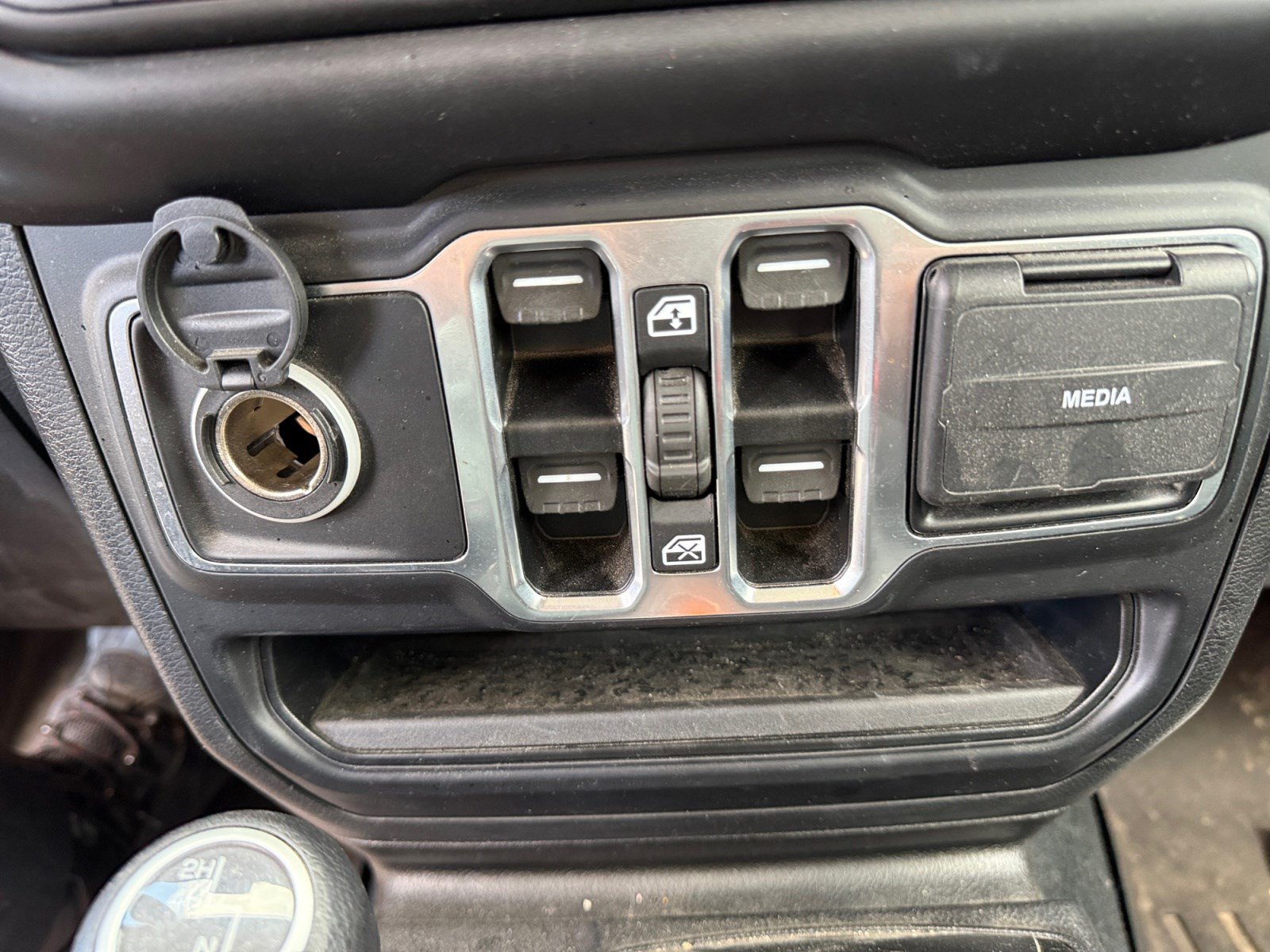 Used 2020 Jeep Gladiator Overland AWD/4WD image 29