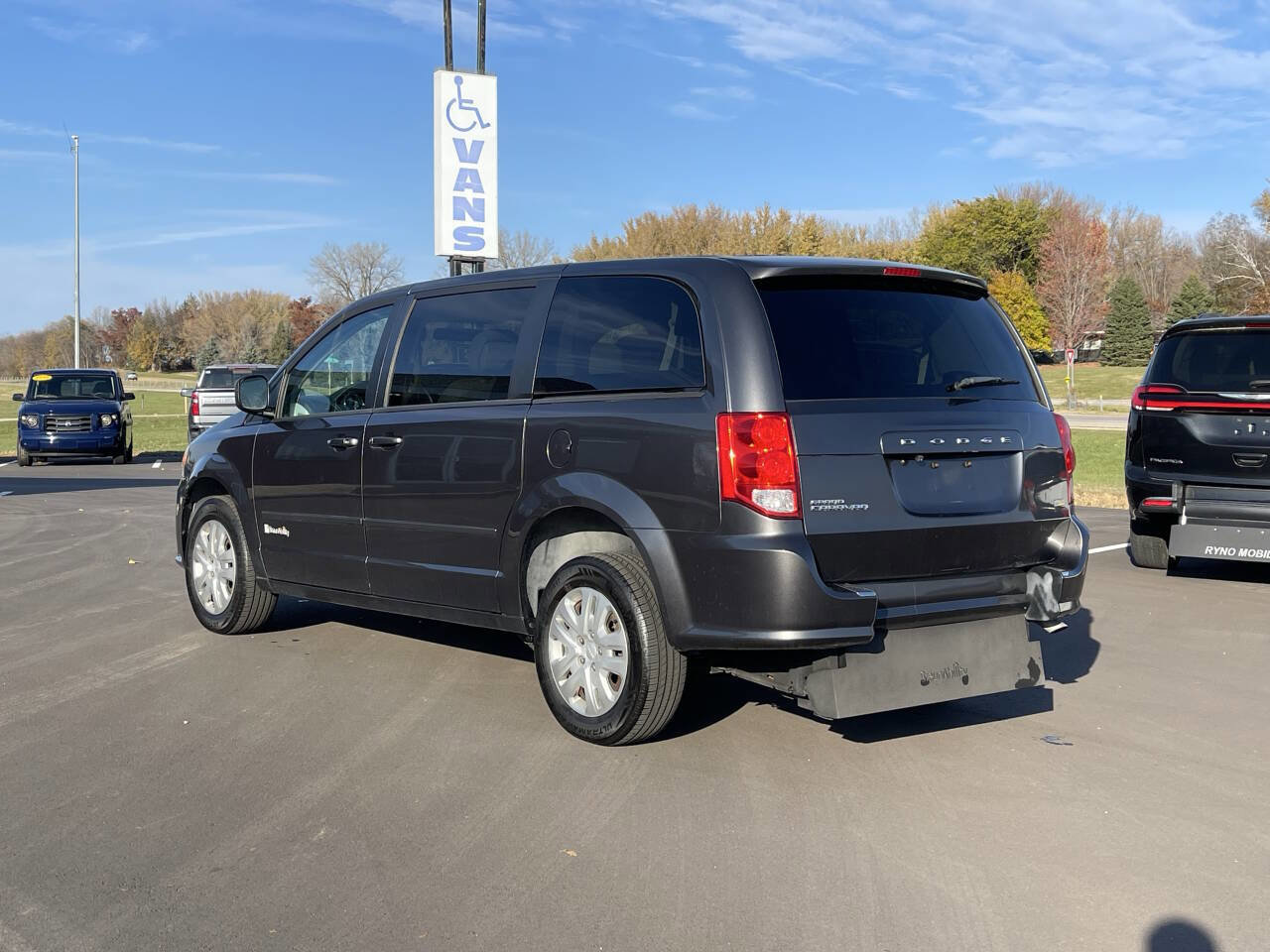 Used 2016 Dodge Grand Caravan SE w/ Quick Order Package 29E SE image 8