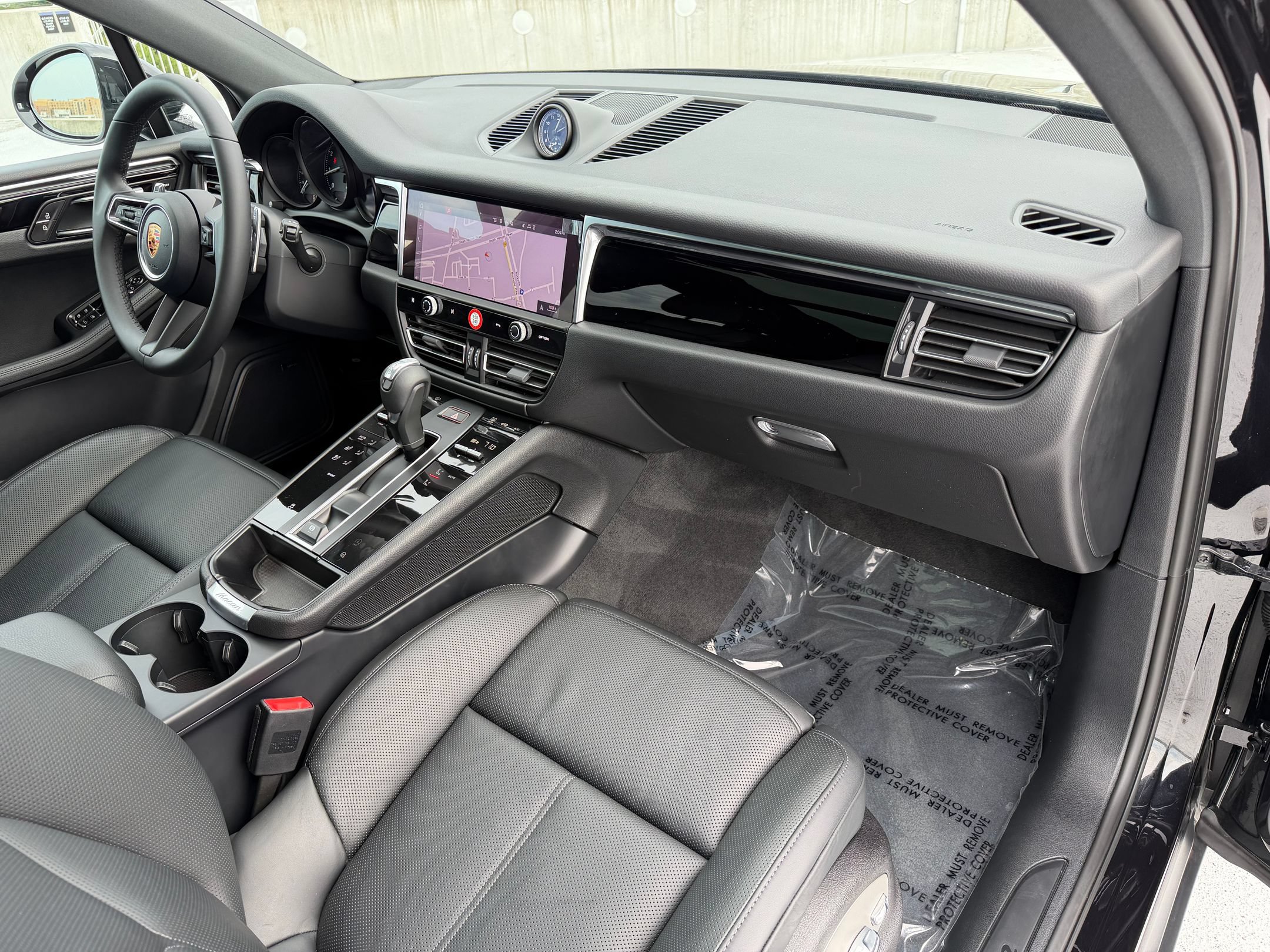 Certified 2026 Porsche Macan AWD/4WD image 27