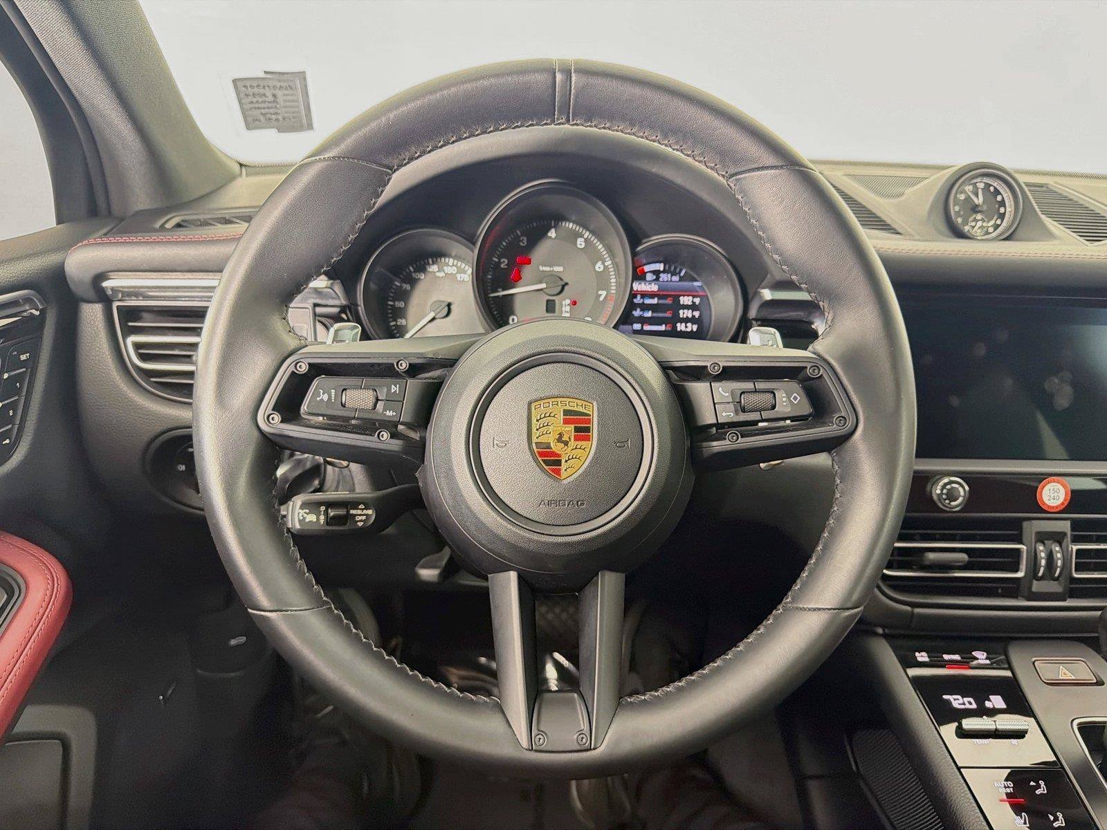 Certified 2024 Porsche Macan AWD/4WD image 13