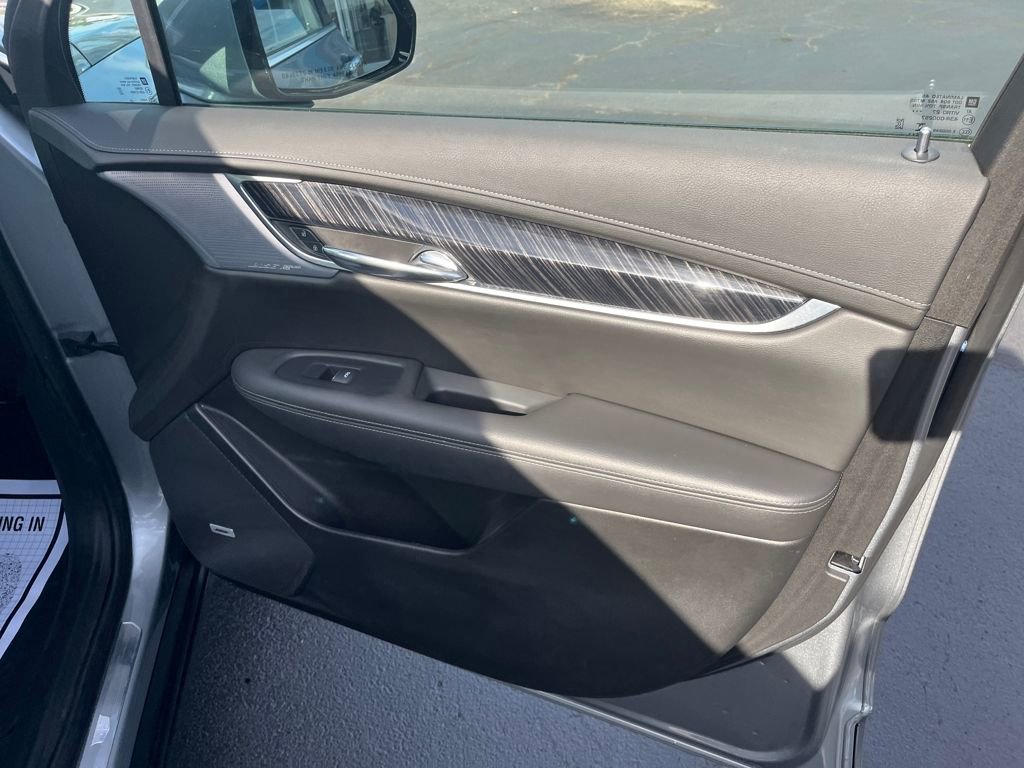 Used 2025 Cadillac XT6 Premium Luxury image 32