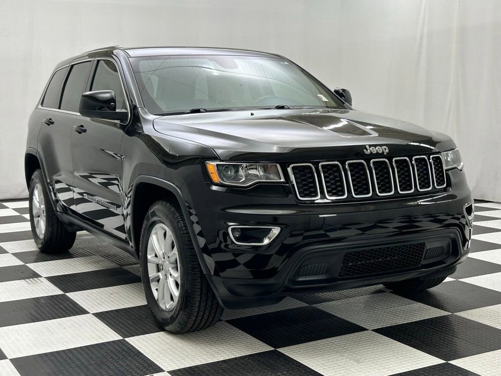Certified 2022 Jeep Grand Cherokee Laredo E image 2