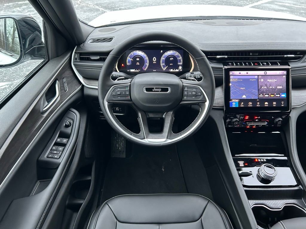New 2025 Jeep Grand Cherokee Limited image 3