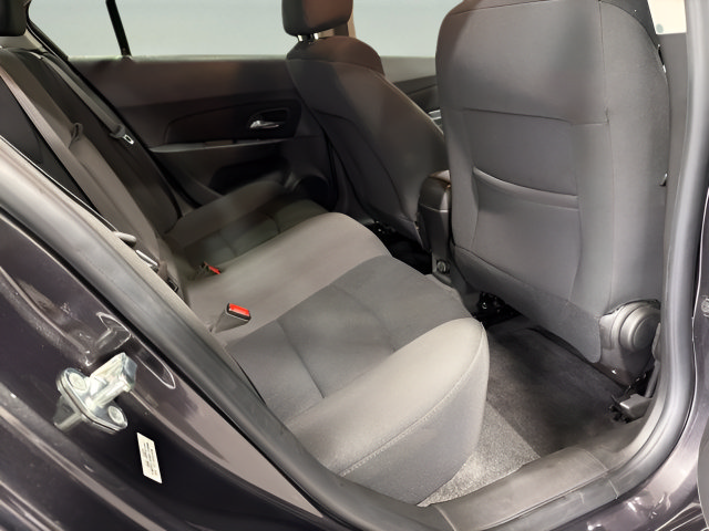 Used 2016 Chevrolet Cruze LT w/ Technology Package FWD image 29