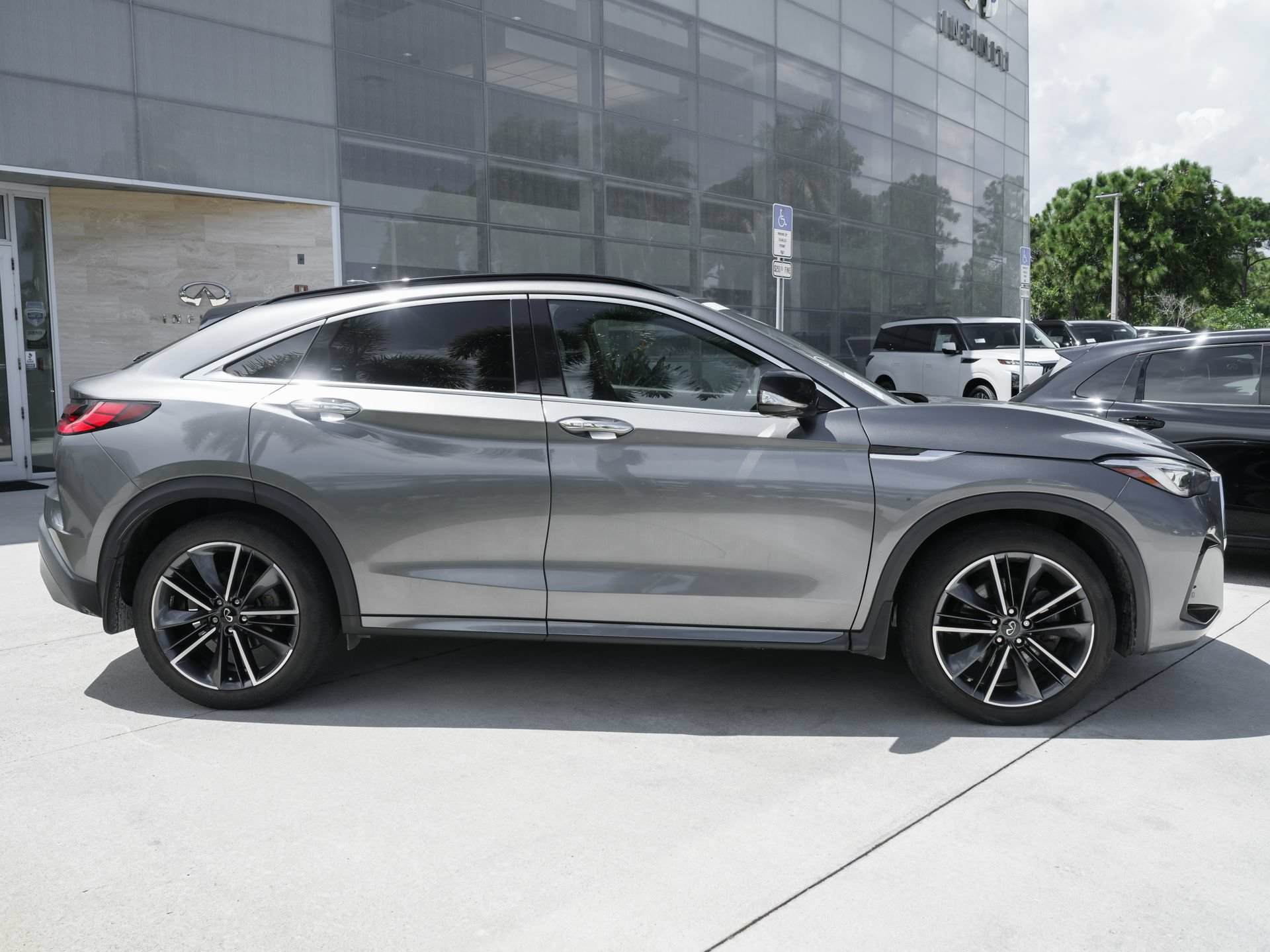 Used 2023 INFINITI QX55 Sensory w/ Lighting Package AWD/4WD image 11