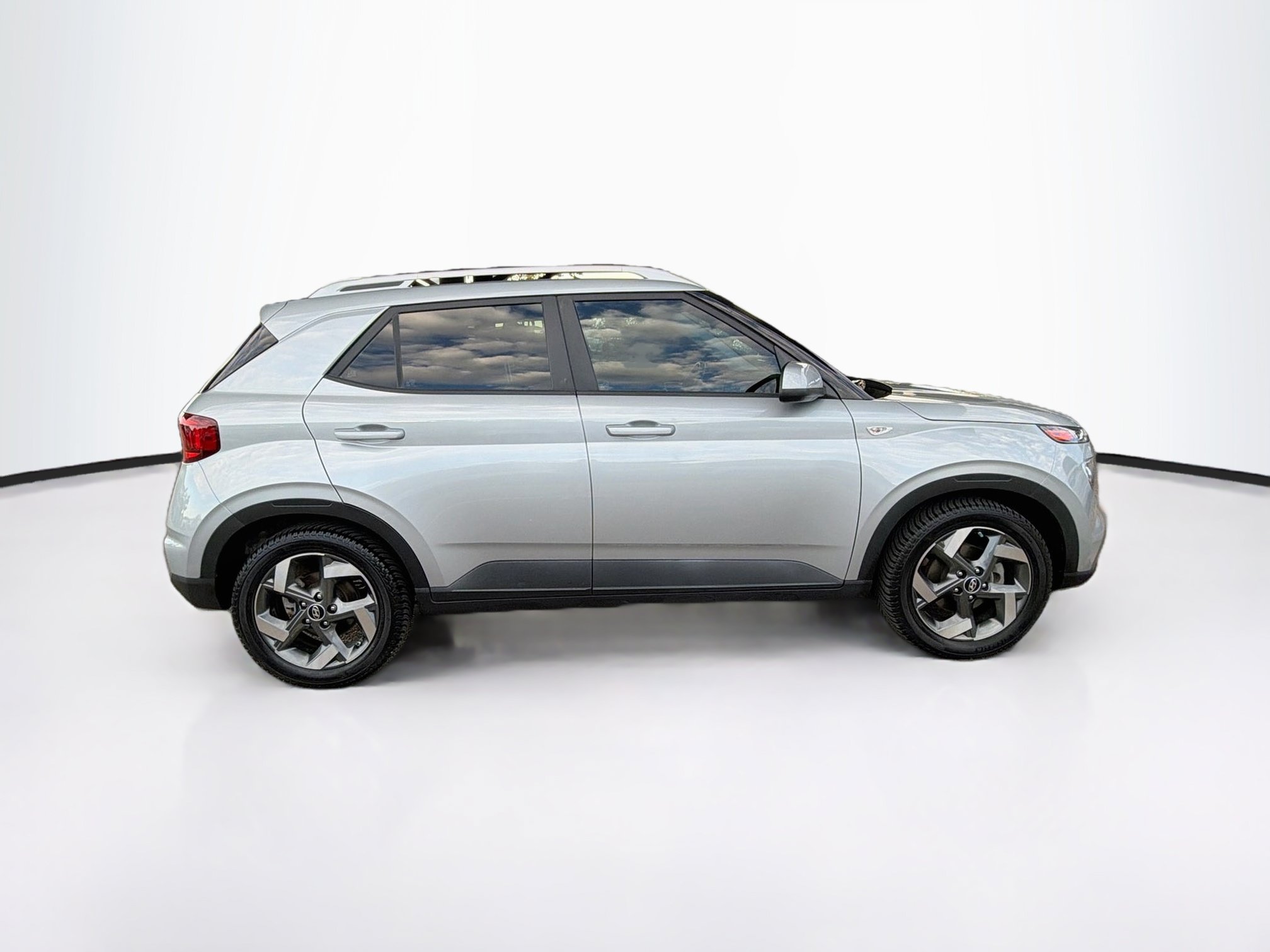Used 2022 Hyundai Venue SEL w/ Cargo Package FWD image 10