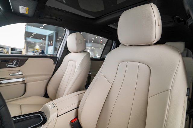 New 2026 Mercedes-Benz GLB 250 4MATIC image 5