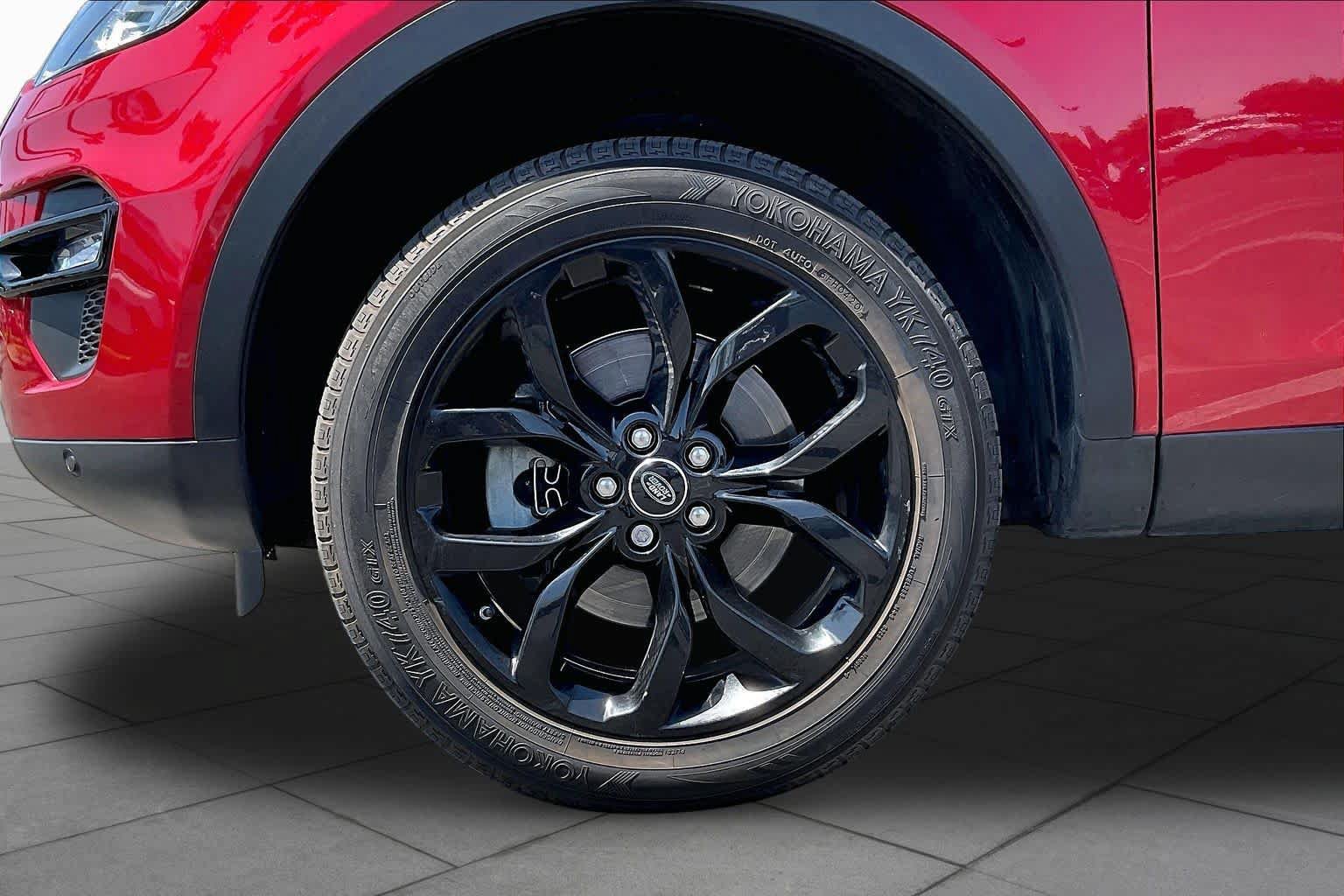 Used 2017 Land Rover Discovery Sport HSE AWD/4WD image 9