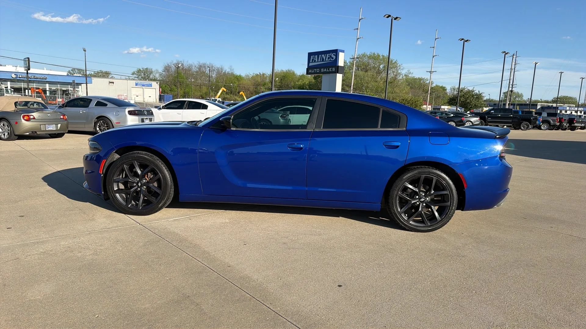 Used 2019 Dodge Charger SXT w/ Blacktop Package RWD image 9