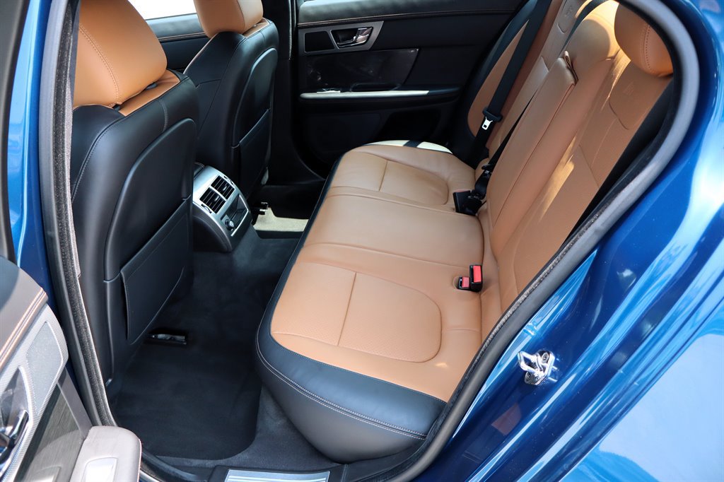 Used 2013 Jaguar XF R RWD image 25