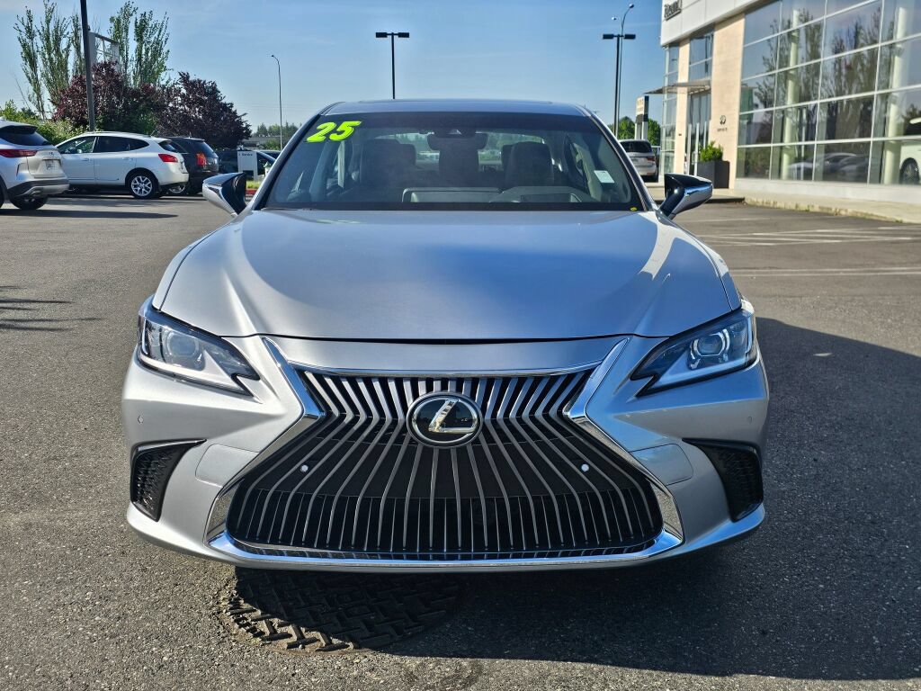 Used 2025 Lexus ES 300h w/ Premium Package FWD image 2