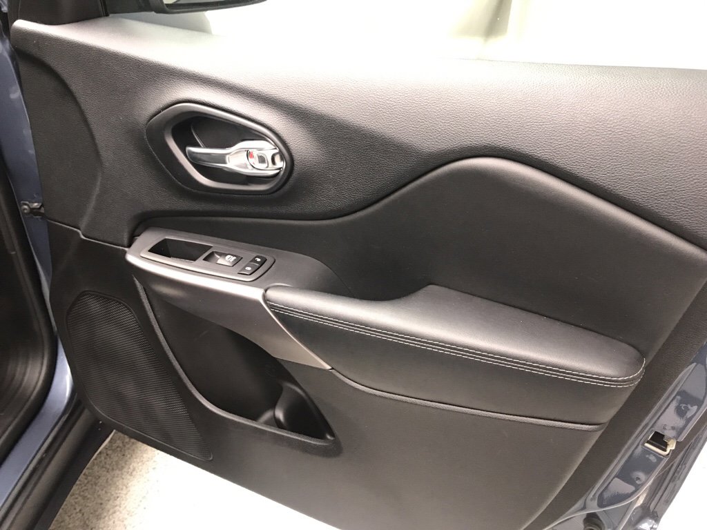 Used 2021 Jeep Cherokee Limited w/ Elite Package image 24