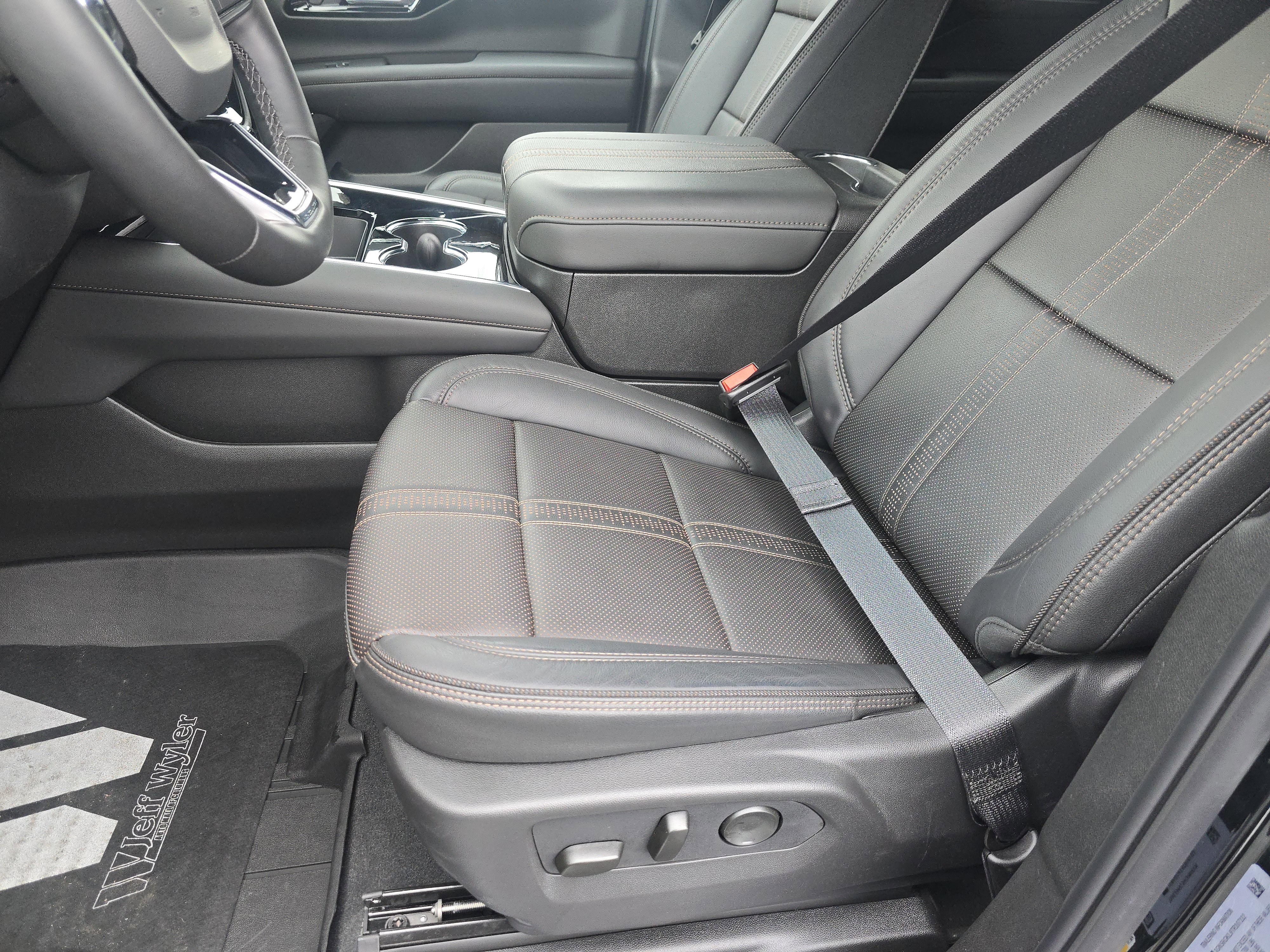 New 2026 Chevrolet Suburban High Country image 25