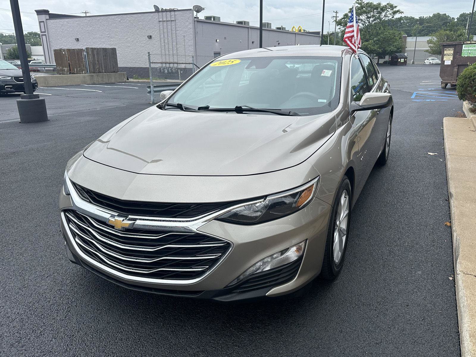 Used 2025 Chevrolet Malibu LT FWD image 5