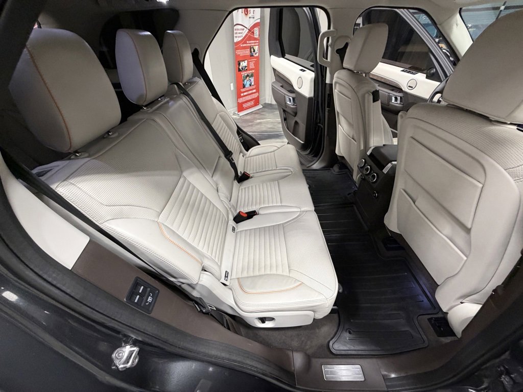 Used 2019 Land Rover Discovery HSE image 49