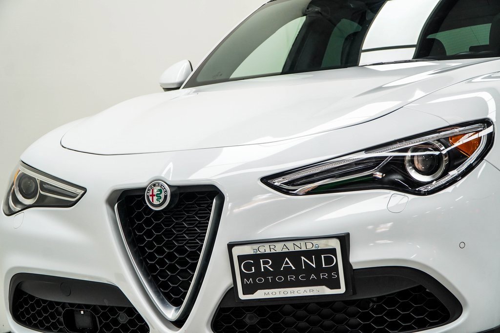 Used 2022 Alfa Romeo Stelvio Ti image 2