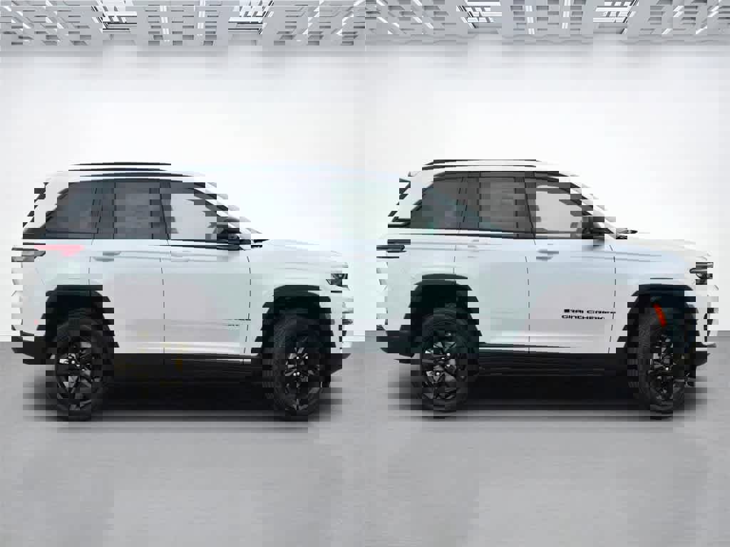 New 2025 Jeep Grand Cherokee Altitude image 7