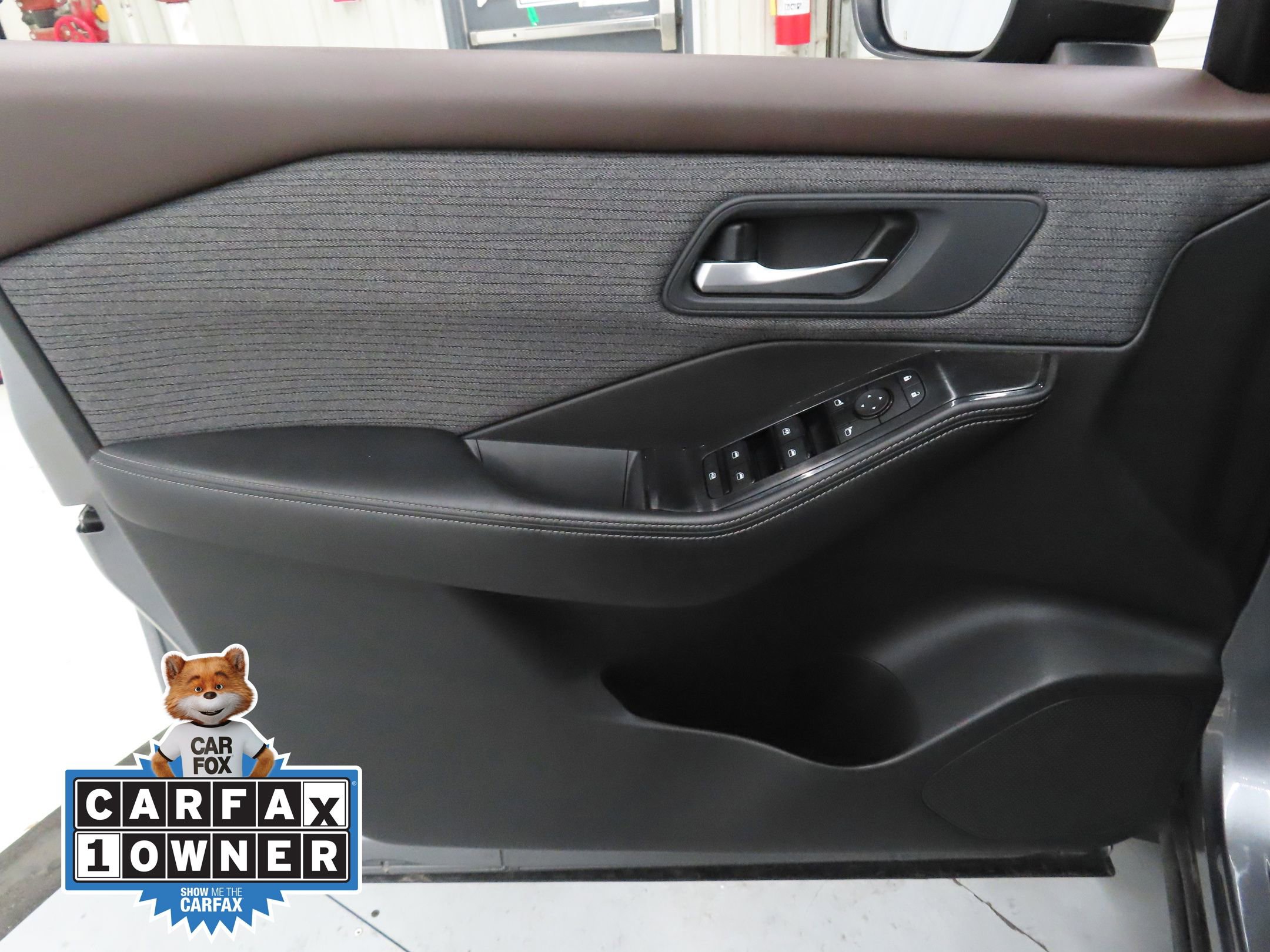 Used 2023 Nissan Rogue SV image 9