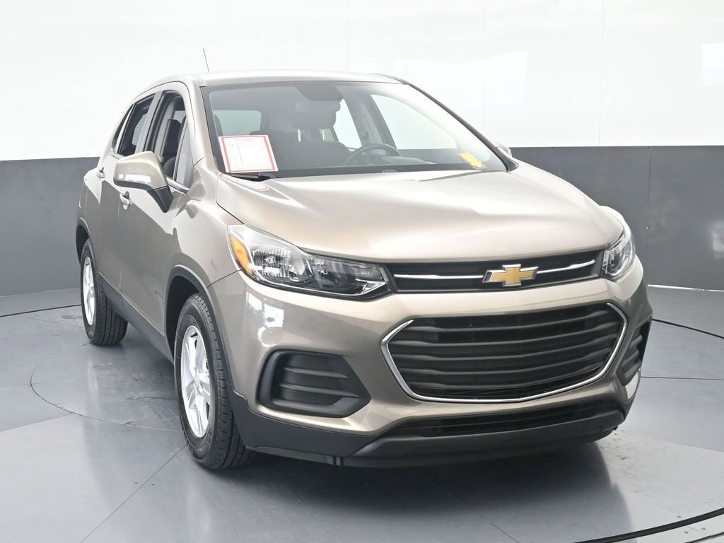 Used 2021 Chevrolet Trax LS w/ Tint and Cruise Package FWD image 9