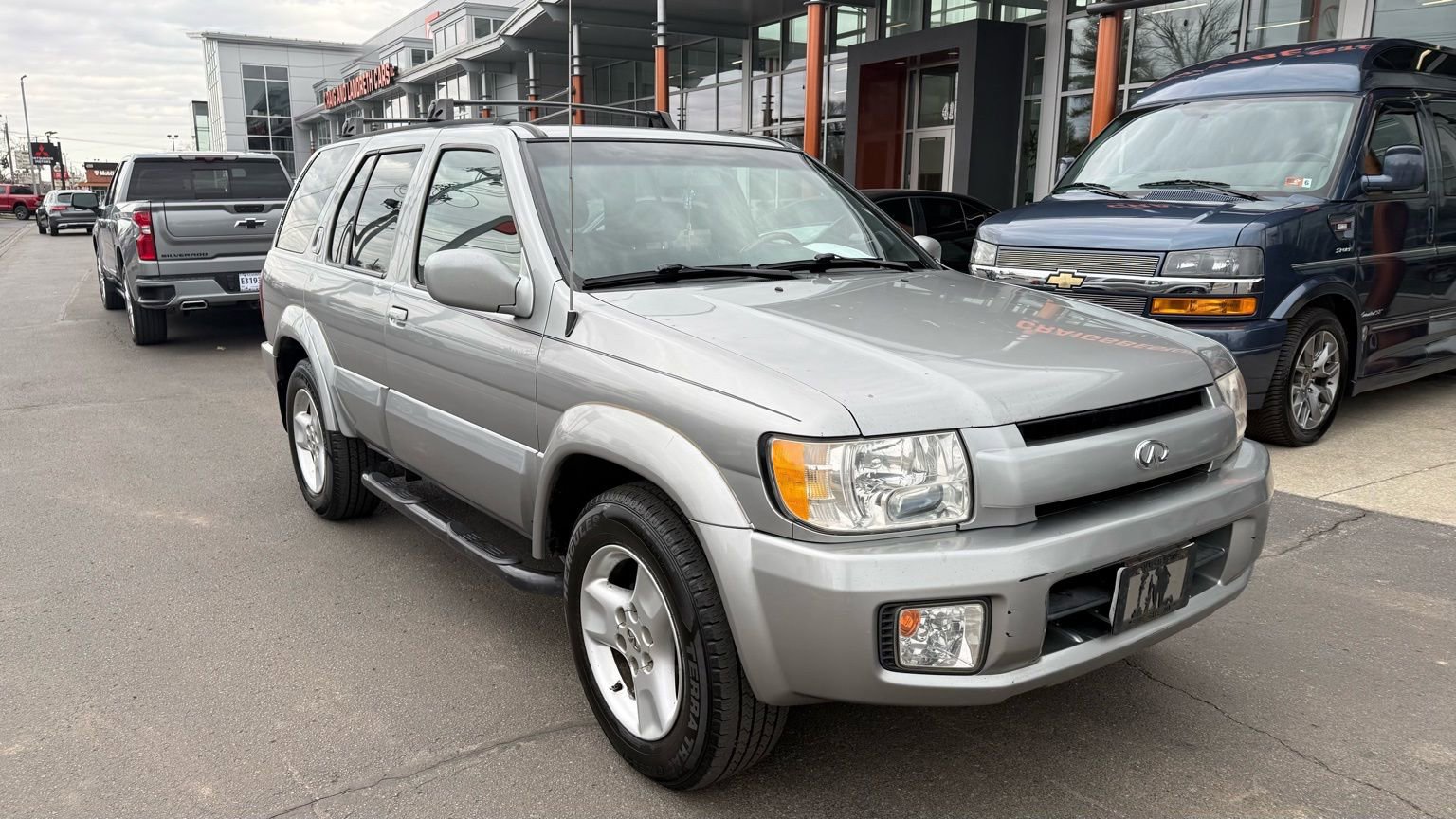 Used 2001 INFINITI QX4 4WD w/ (S02) Sport Pkg image 5