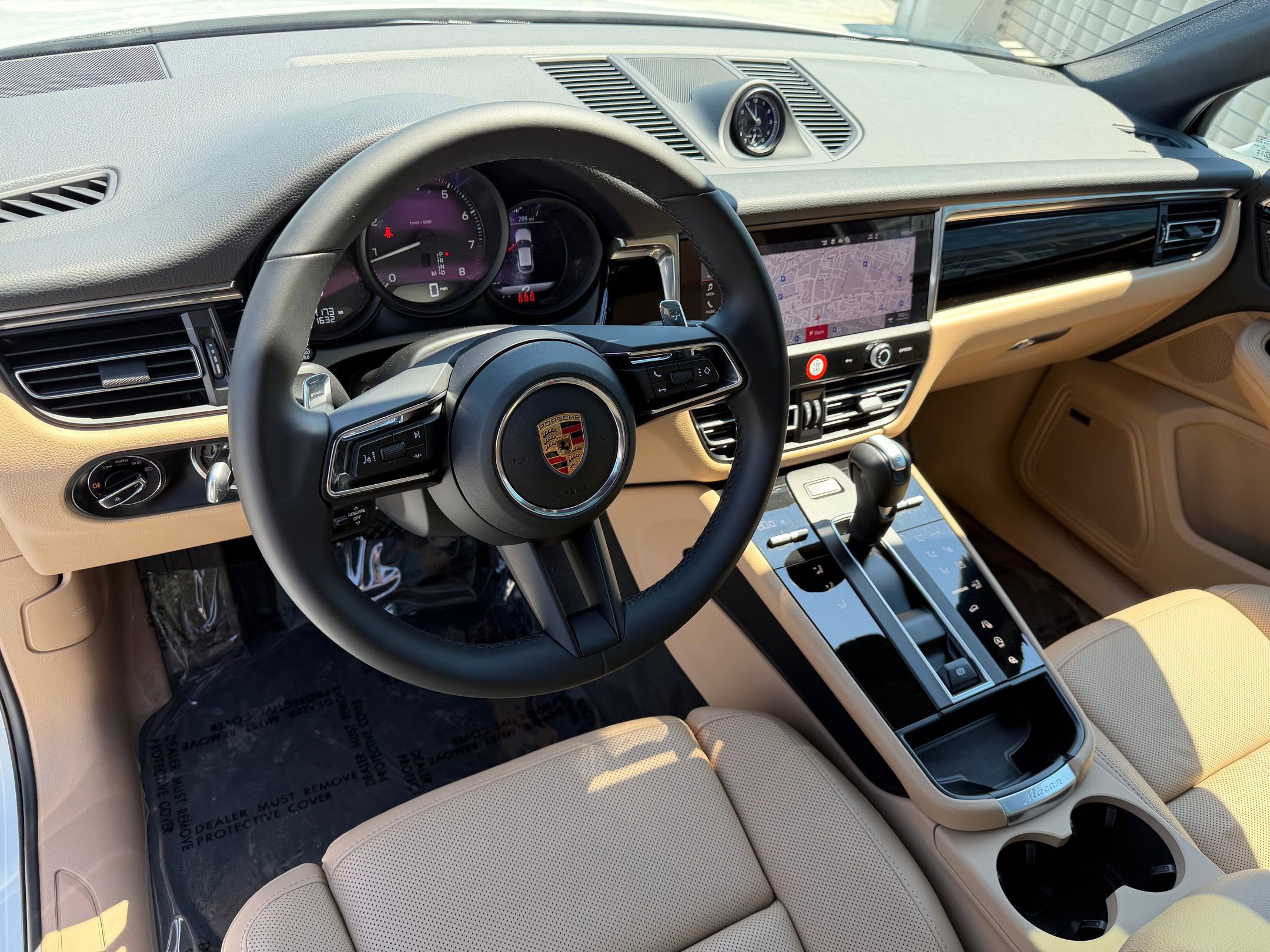 Certified 2026 Porsche Macan AWD/4WD image 4