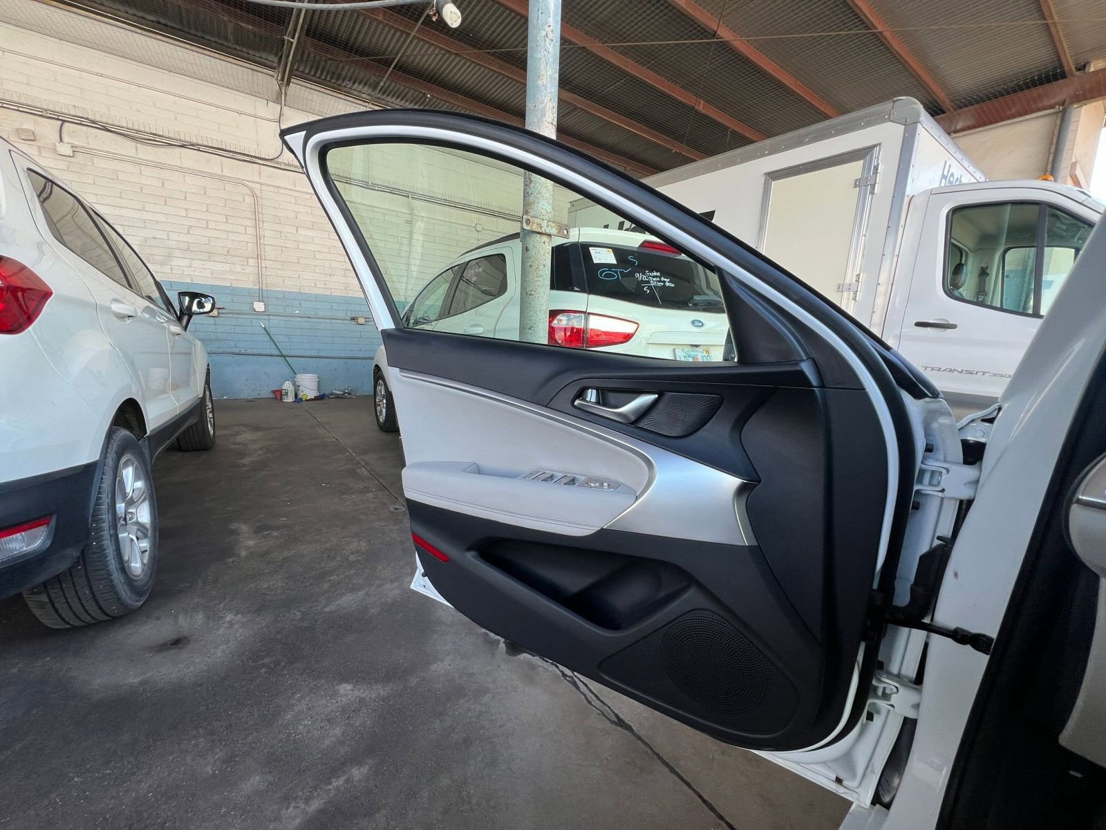 Used 2025 Genesis G70 2.5T image 20