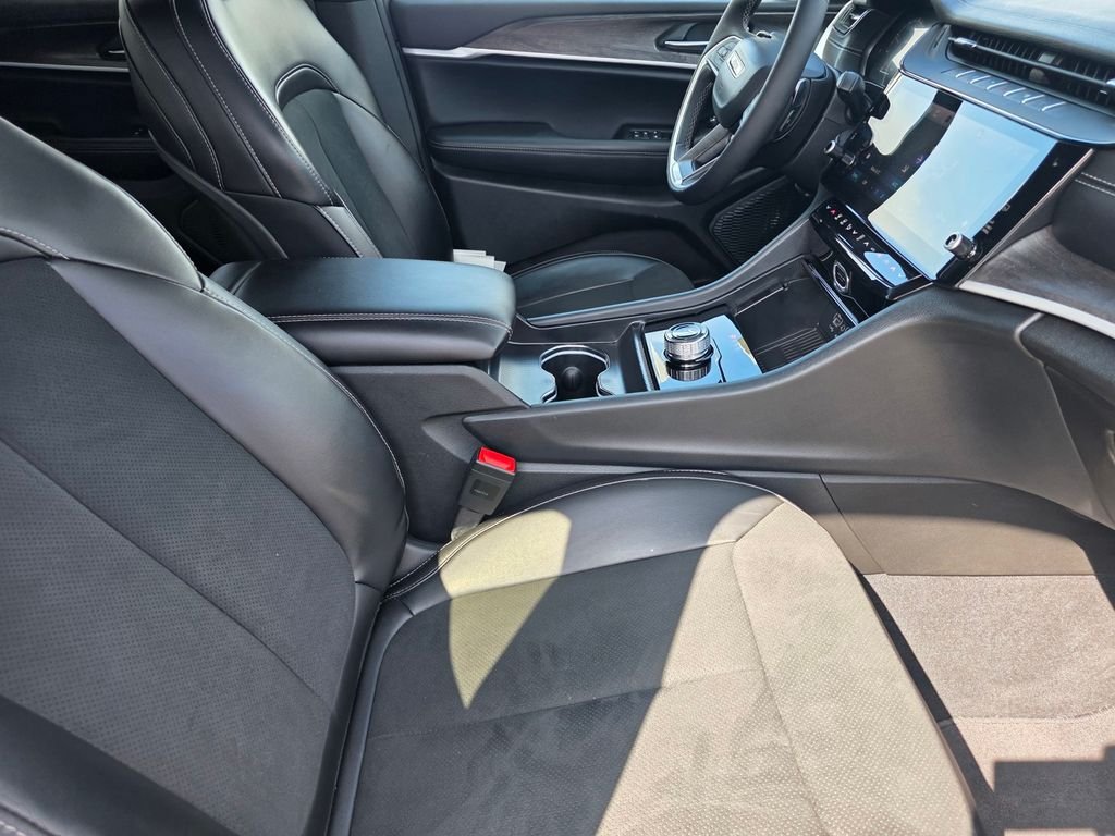 New 2026 Jeep Grand Cherokee Altitude RWD image 12