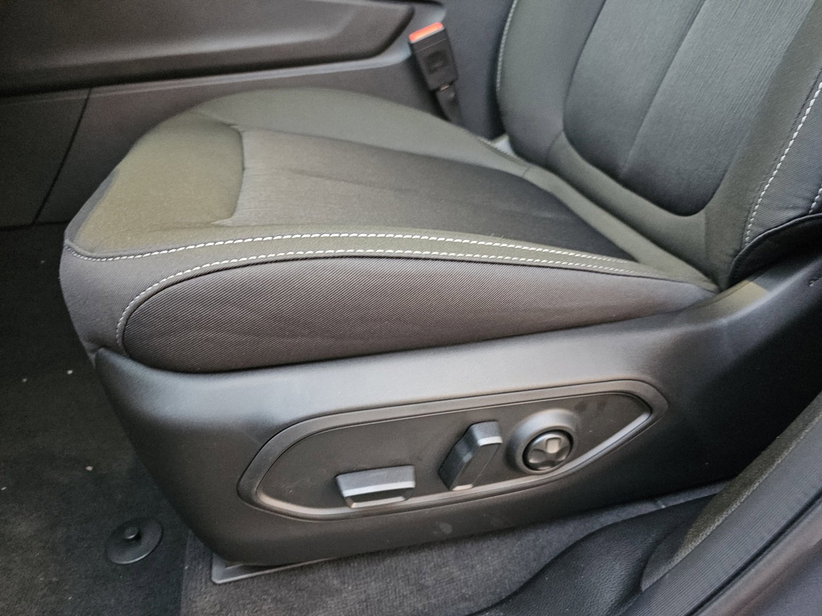 New 2025 Jeep Grand Cherokee L Laredo image 22