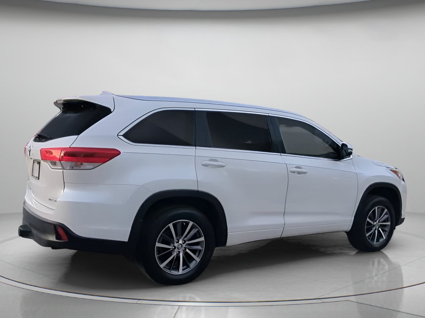 Used 2017 Toyota Highlander XLE AWD/4WD image 29