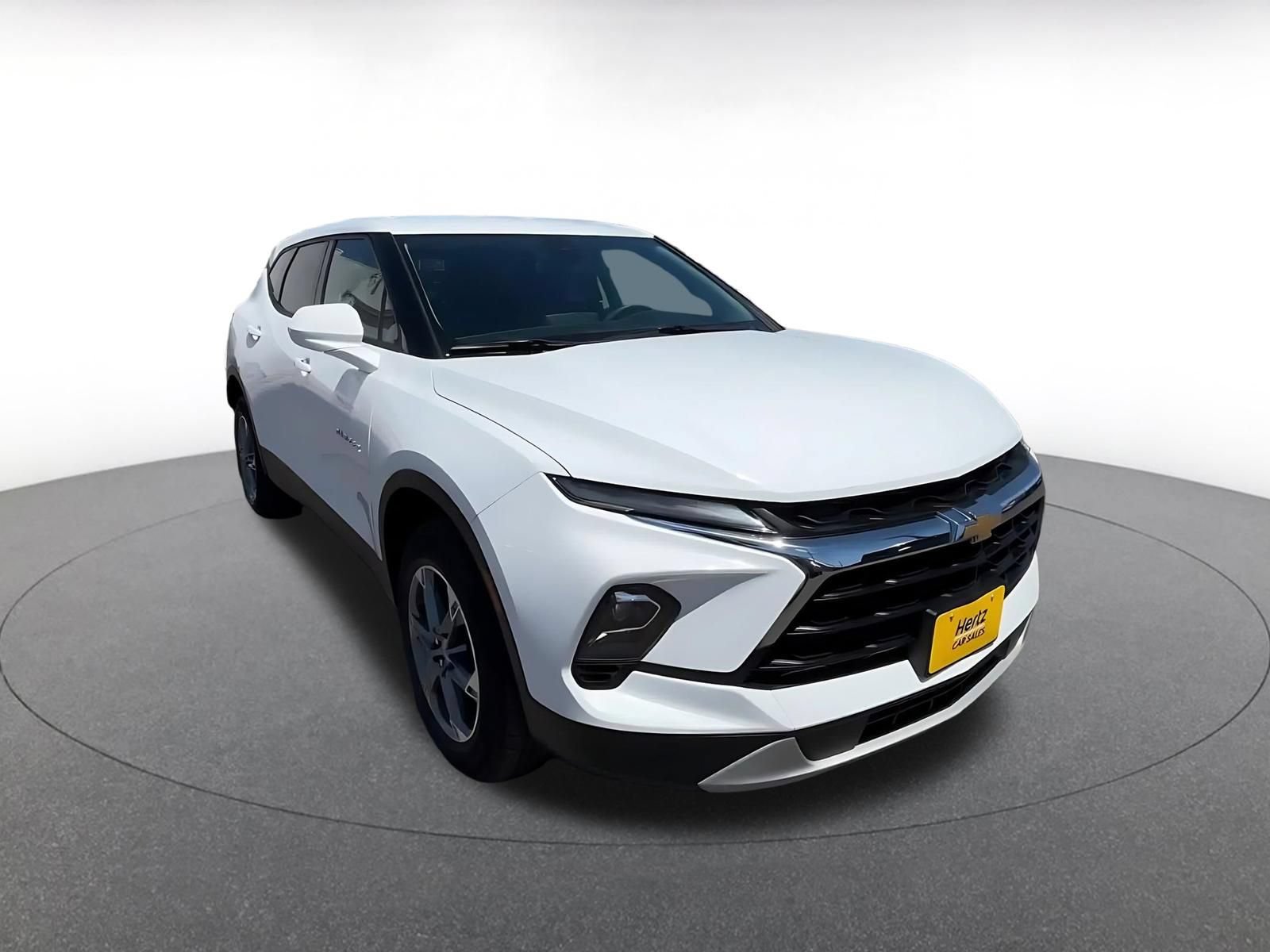 Used 2025 Chevrolet Blazer LT FWD image 3