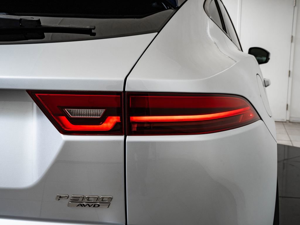 Used 2019 Jaguar E-PACE R-Dynamic SE image 9
