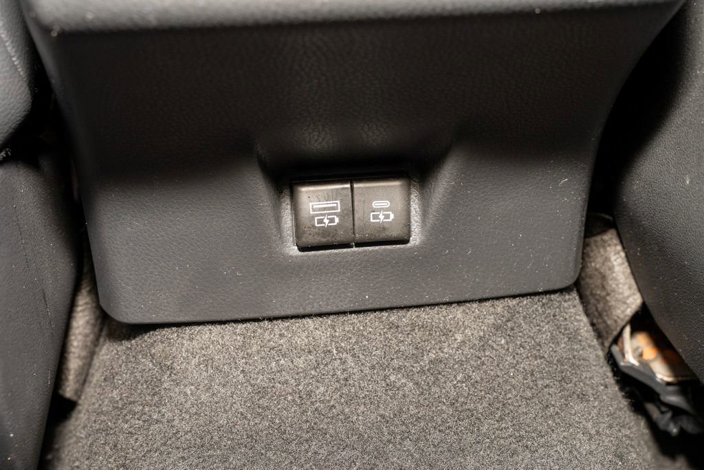 Used 2025 Toyota Camry SE image 7