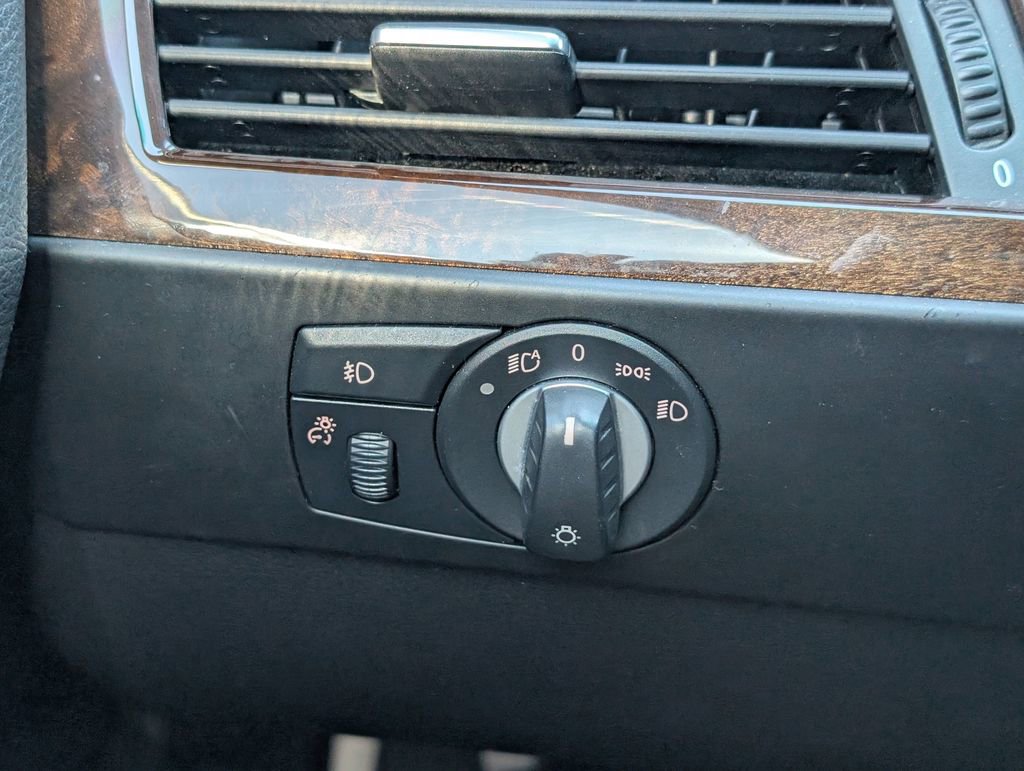 Used 2010 BMW 528i Sedan image 16