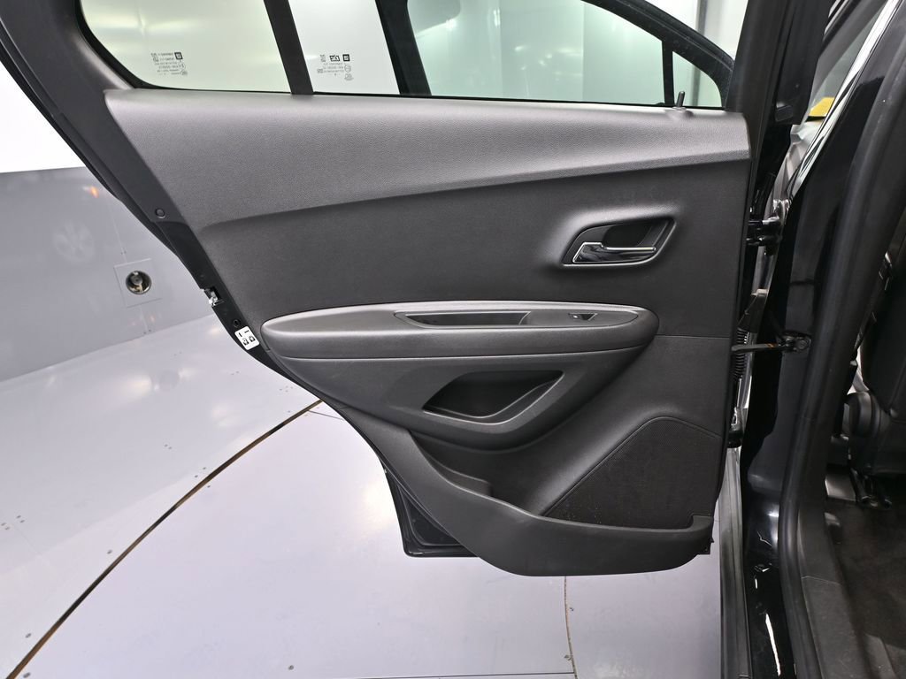 Used 2020 Chevrolet Trax LT w/ LT Convenience Package image 31