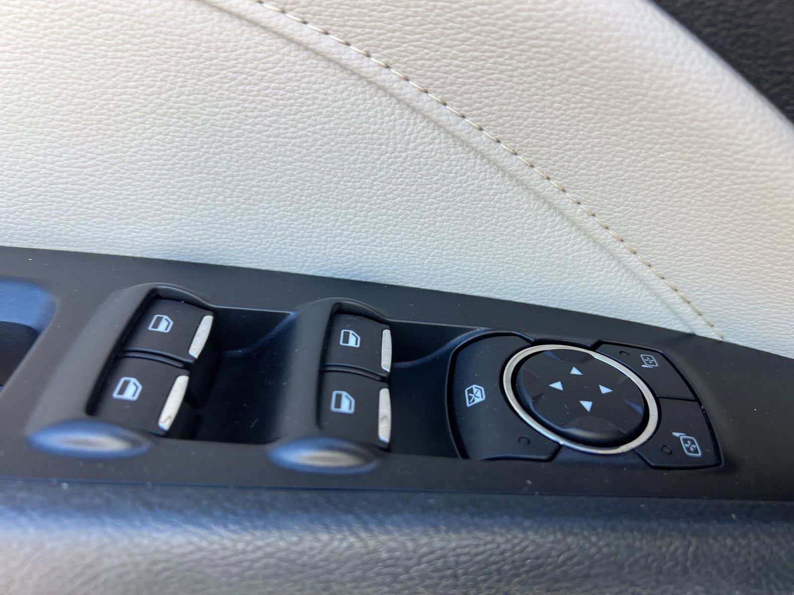 Used 2018 Ford Fusion Titanium image 32