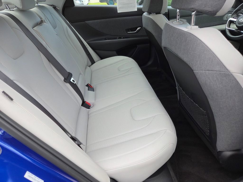Used 2025 Hyundai Elantra Limited image 13