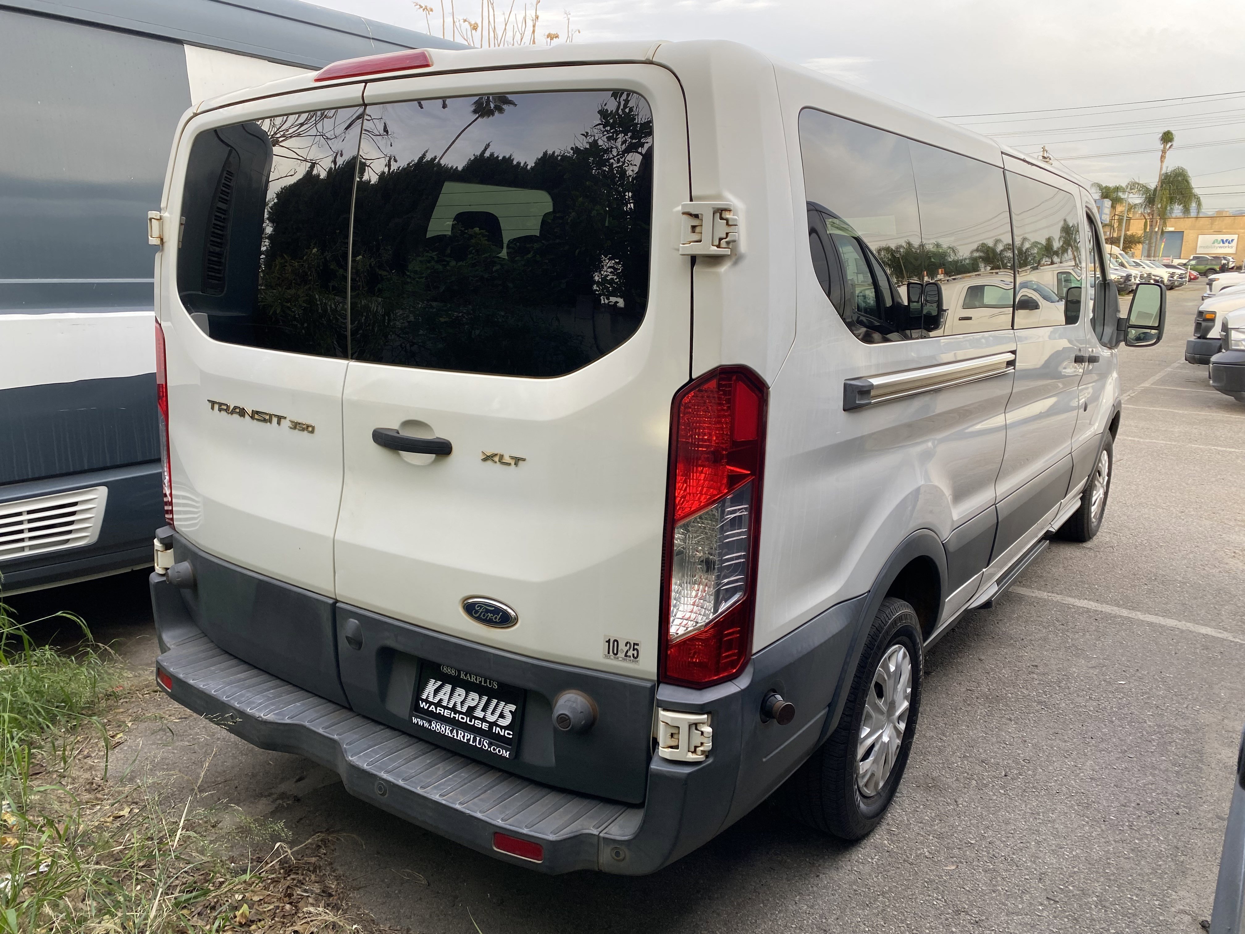 Used 2017 Ford Transit 350 XLT image 9