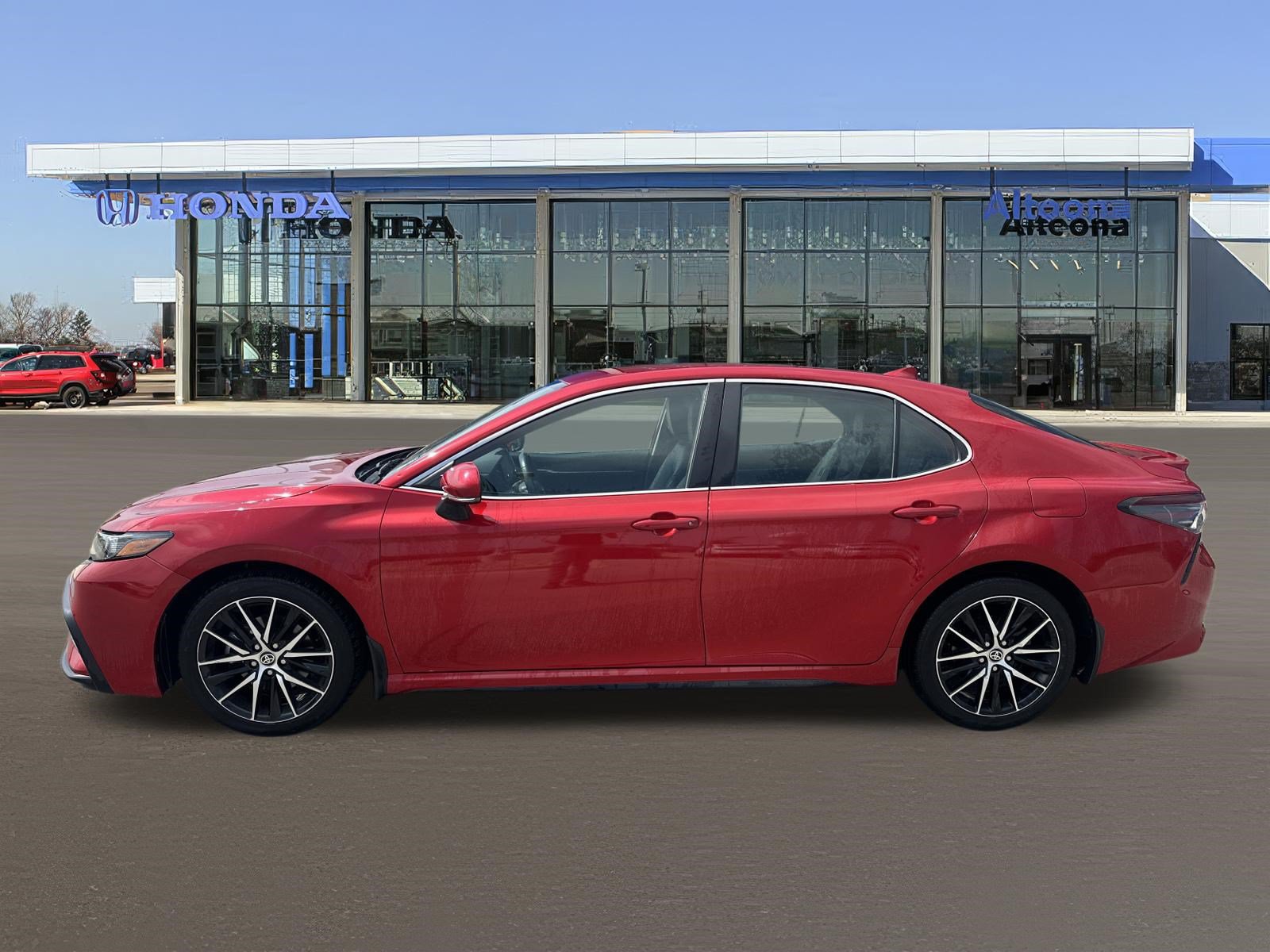Used 2024 Toyota Camry SE FWD image 2