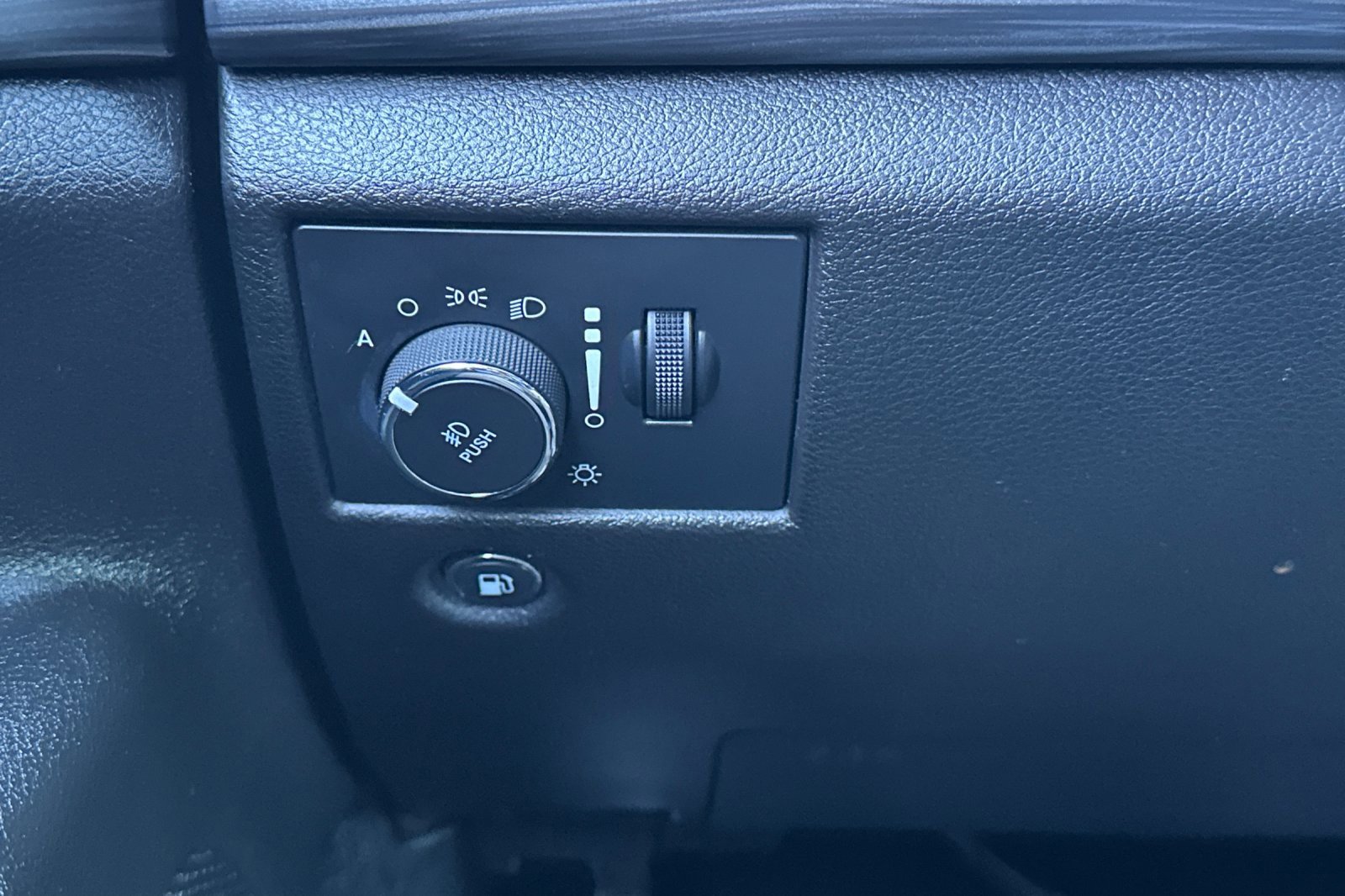 Used 2021 Jeep Grand Cherokee Laredo X image 36