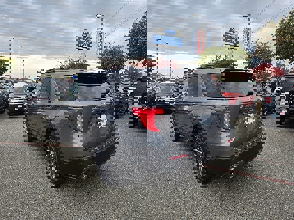 Used 2023 Ford Explorer XLT w/ Equipment Group 202A image 7