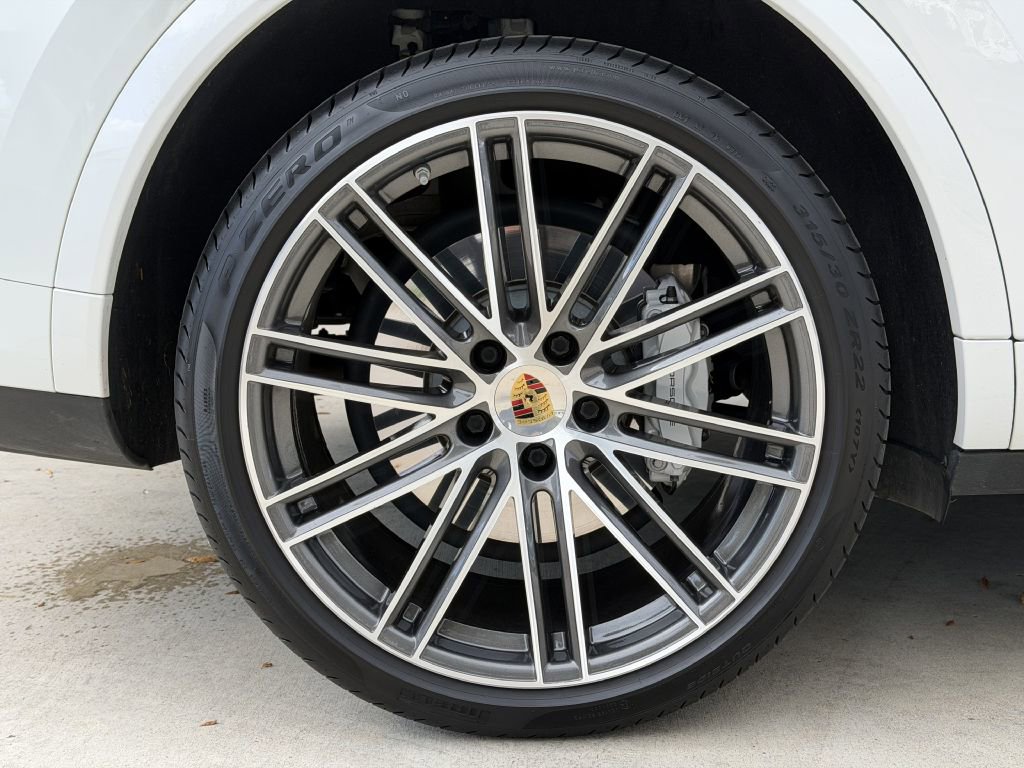 Used 2022 Porsche Cayenne Coupe image 16