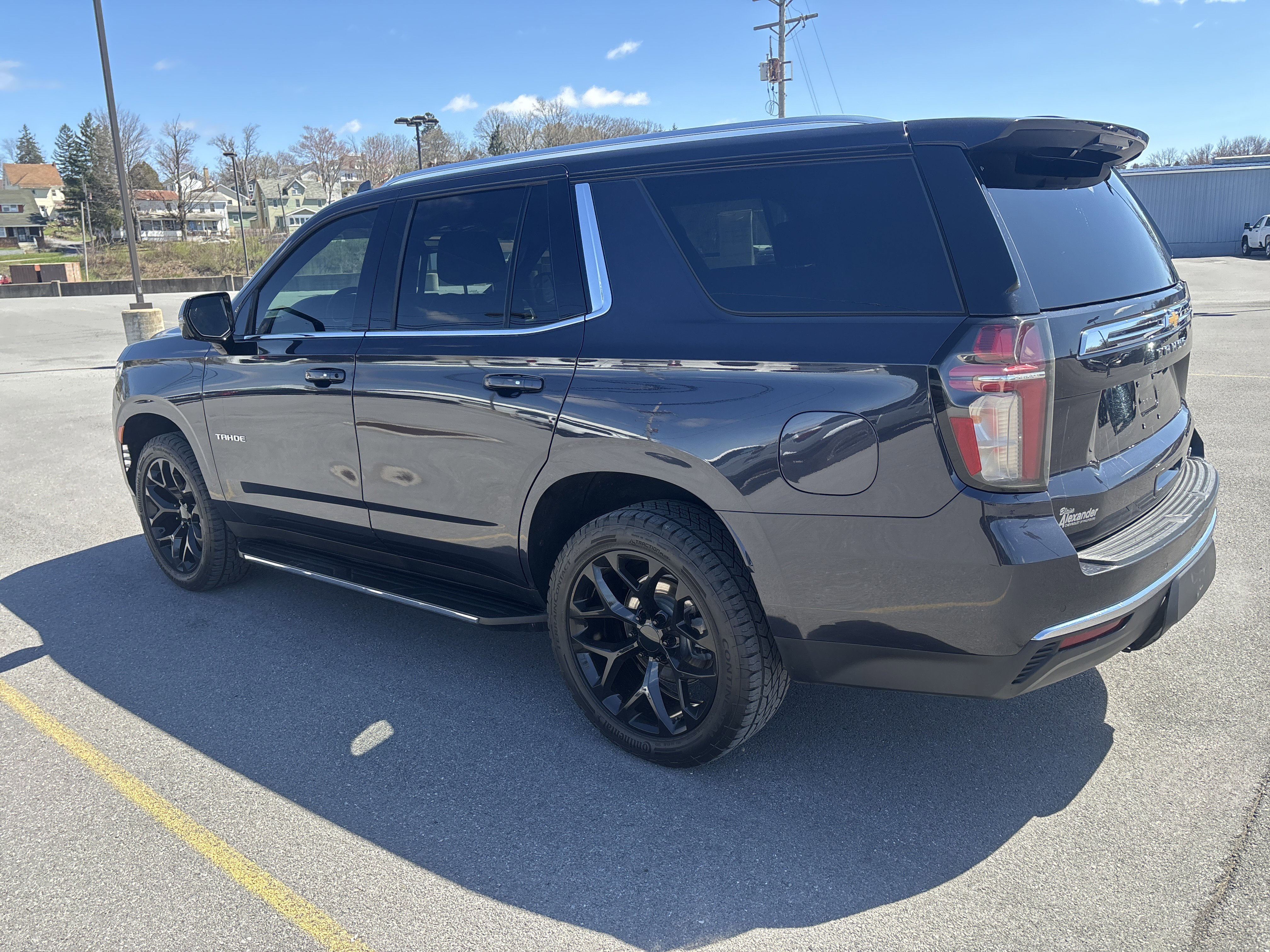 Used 2023 Chevrolet Tahoe LT w/ Luxury Package image 6