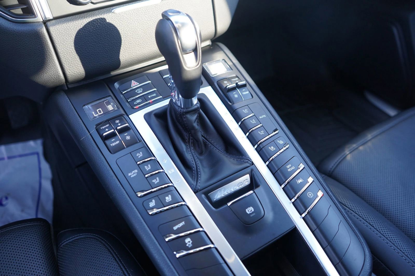 Used 2018 Porsche Macan S image 13