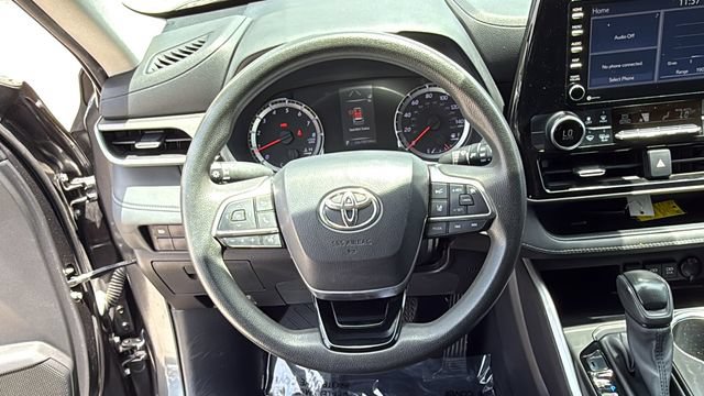 Used 2021 Toyota Highlander L FWD image 20