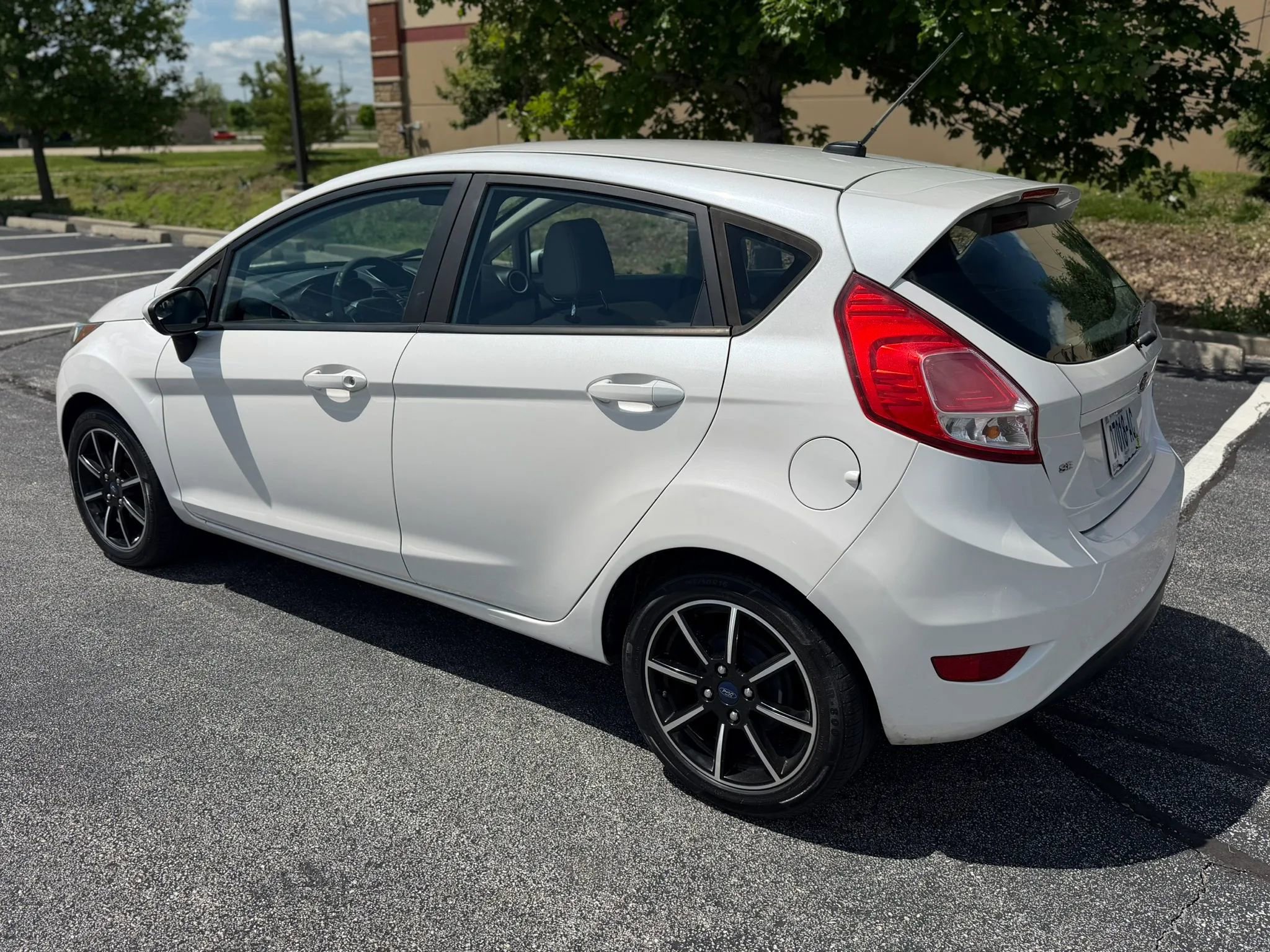 Used 2018 Ford Fiesta SE FWD image 3