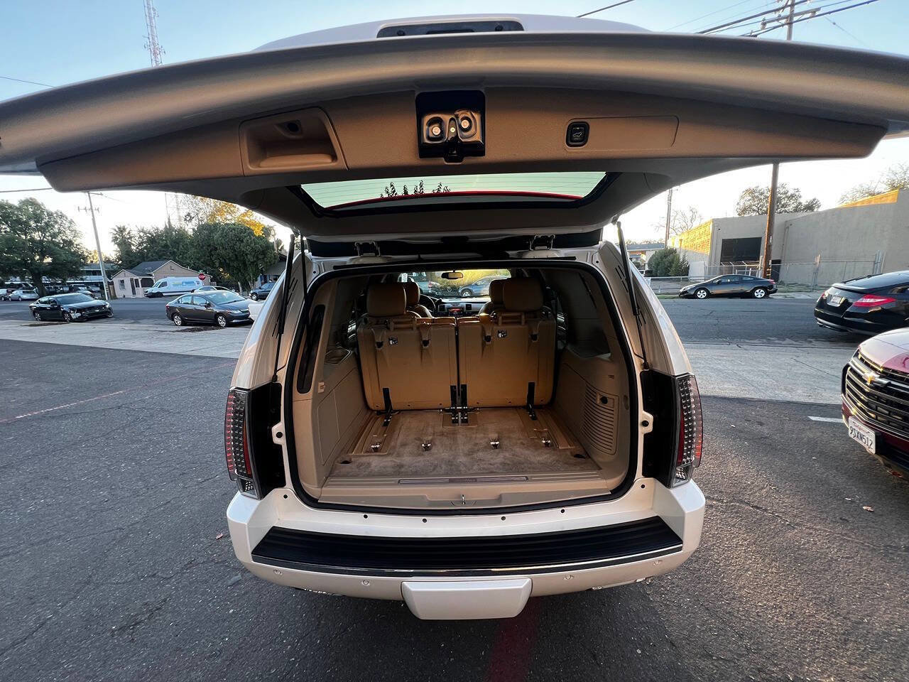 Used 2014 Cadillac Escalade Premium image 9