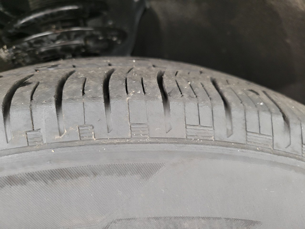 Used 2023 Ford Explorer XLT w/ Equipment Group 202A image 4