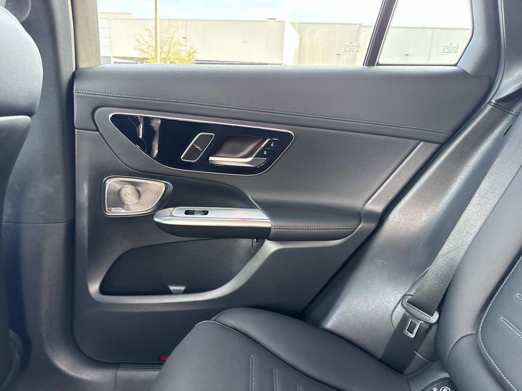 Used 2024 Mercedes-Benz GLC 300 4MATIC image 17